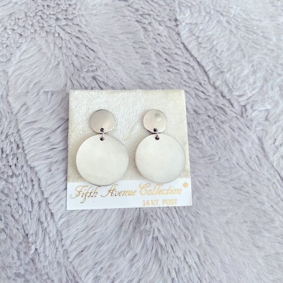 Fifth Avenue Collection Mother of Pearl Earrings - Picture 2 of 5